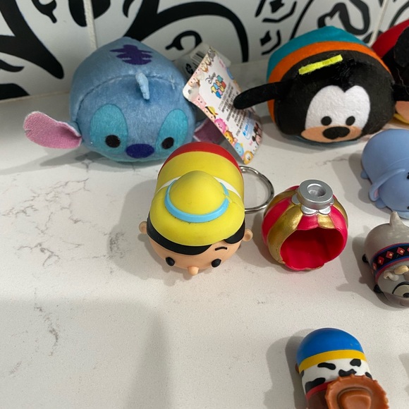 Disney Tsum Tsum Lot of 15 Plush Vinyls Keychain Adorable - Picture 4 of 5